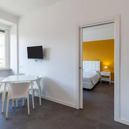 Apartment Keith Haring - Giallo Pisa